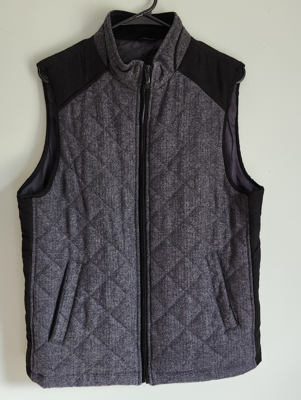 Jos. A Bank Tailored Fit Gray Herringbone Wool Blend Full Zip Vest Mens Size M